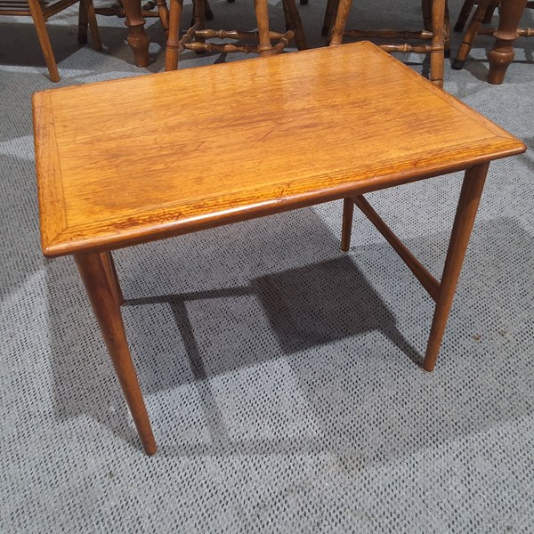 Lot 16 - LAMP TABLE