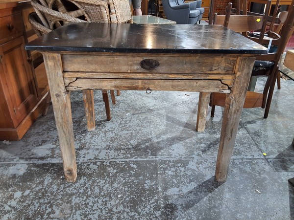 Lot 189 - DESK