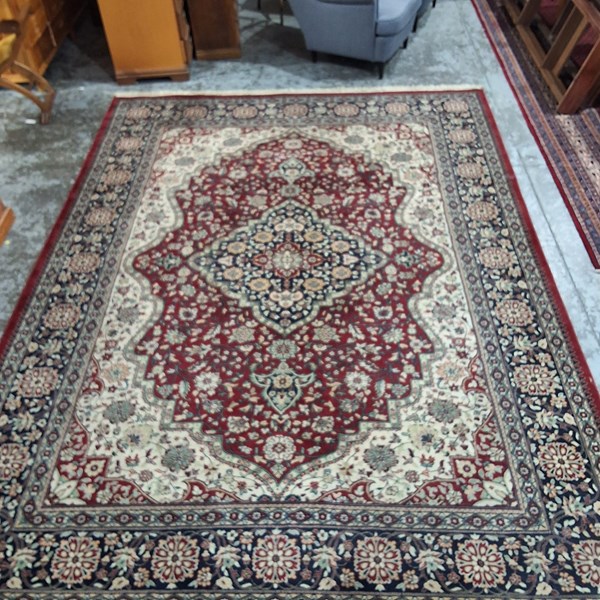 Lot 194 - RUG