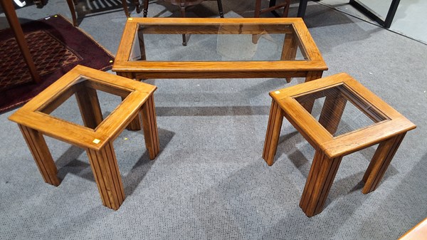 Lot 306 - TABLES