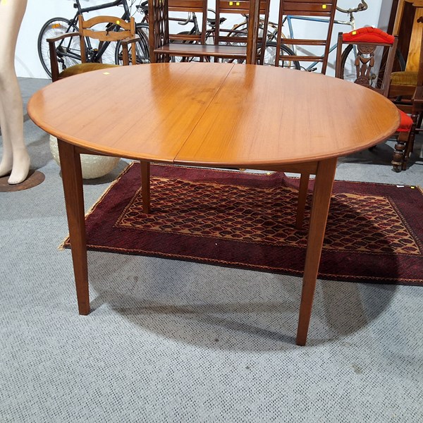 Lot 341 - DINING TABLE