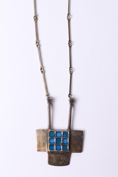 Lot 1050 - NECKLACE