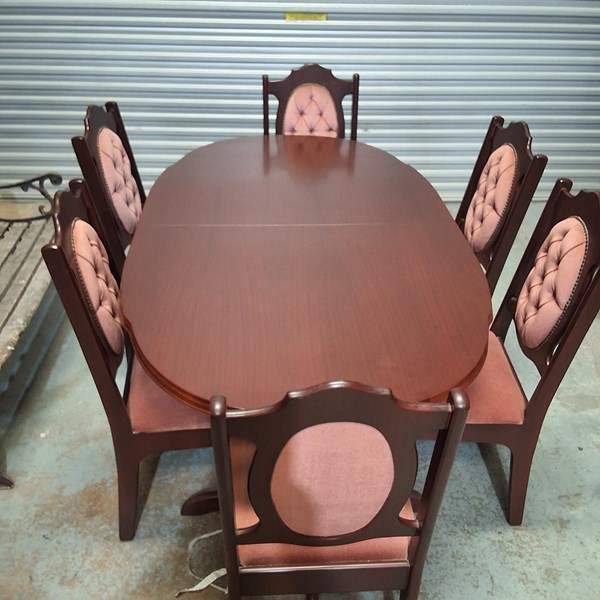 Lot 211 - DINING SUITE