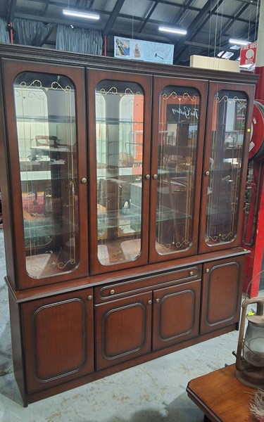 Lot 291 - DISPLAY CABINET