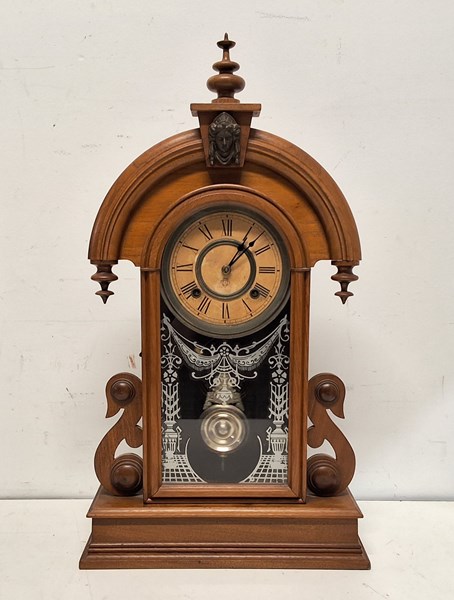 Lot 1325 - COTTAGE CLOCK