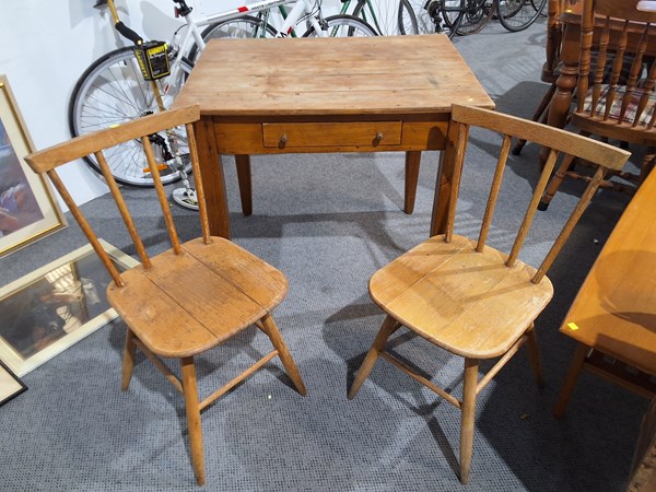 Lot 454 - TABLE AND CHAIRS