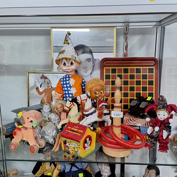 Lot 1397 - TOYS