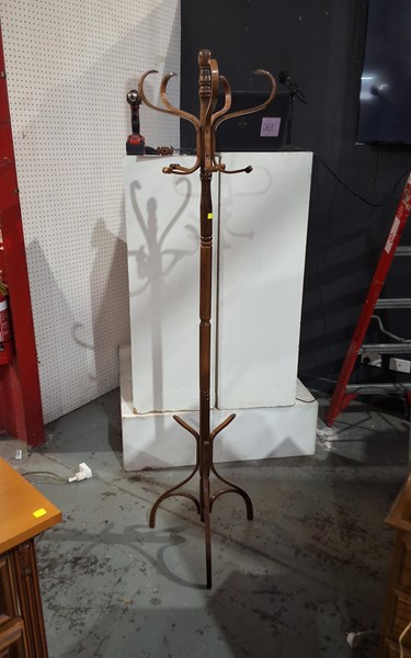 Lot 286 - HAT RACK