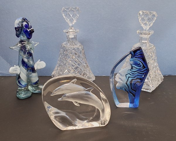 Lot 1236 - A COLLECTION OF GLASS