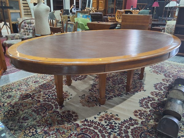 Lot 224 - DINING TABLE