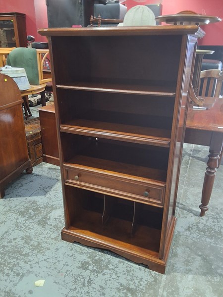 Lot 114 - RECORD CABINET