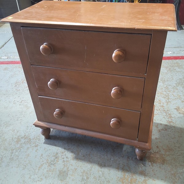 Lot 370 - CHEST OF DRAWERS