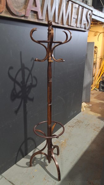 Lot 31 - COAT RACK