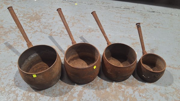 Lot 366 - COOKING POTS