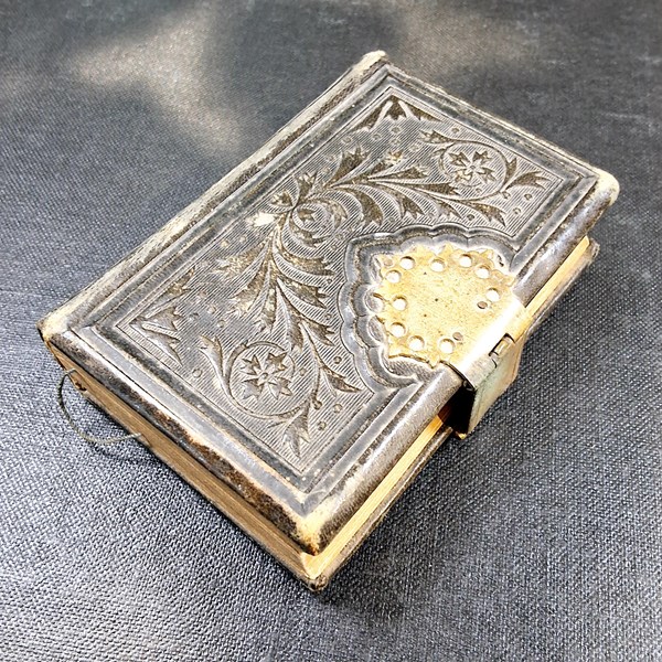 Lot 1085 - MINIATURE BOOK OF COMMON PRAYER