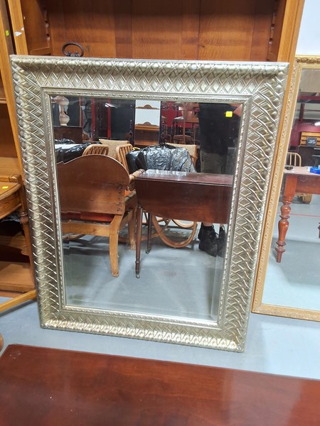 Lot 372 - WALL MIRROR