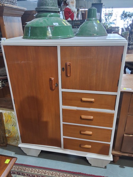 Lot 368 - GEMTLEMANS WARDROBE