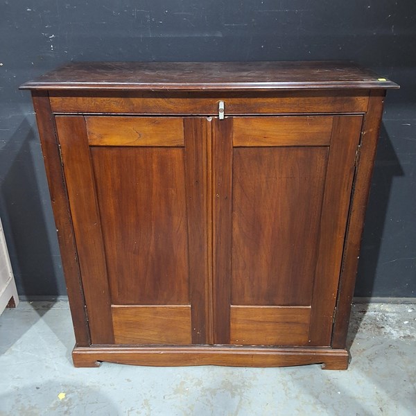 Lot 260 - SIDE CABINET