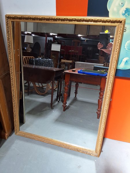 Lot 288 - WALL MIRROR