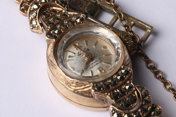 Lot 1081 - GOLD WATCH