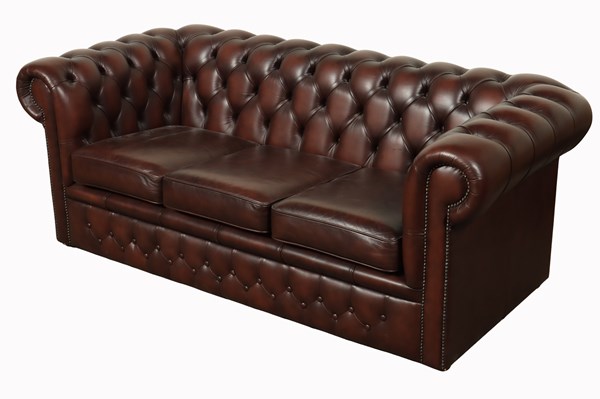 Lot 37 - CHESTERFIELD LOUNGE