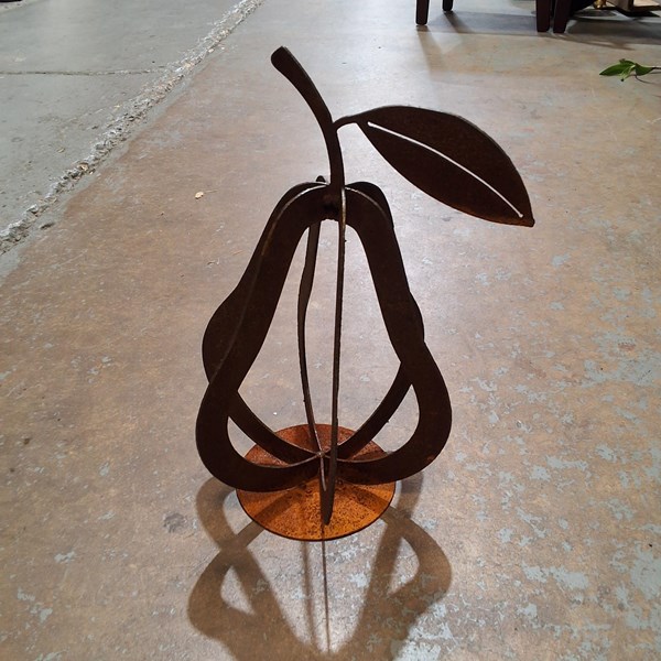 Lot 405 - GARDEN SCULPTURE