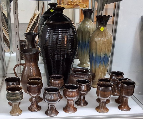 Lot 1448 - A COLLECTION OF POTTERY