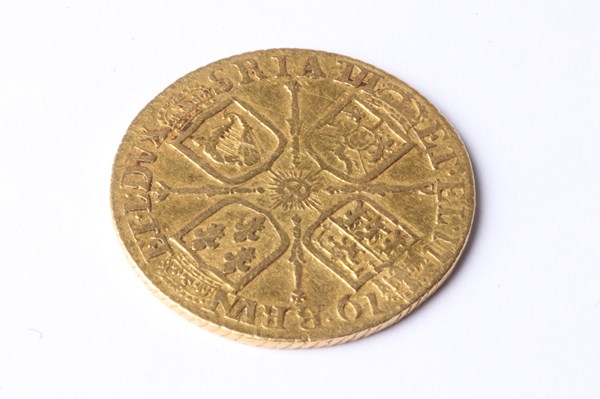 Lot 1064 - GOLD GUINEA