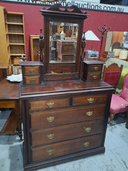 Lot 161 - DUCHESS DRESSING CHEST