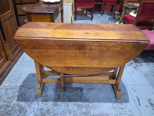 Lot 147 - TABLE