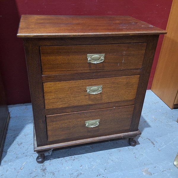 Lot 183 - CHEST OF DRAWERS