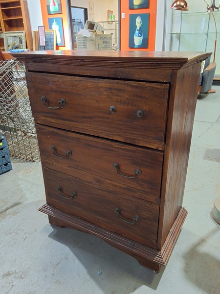 Lot 268 - CHEST OF DRAWERS