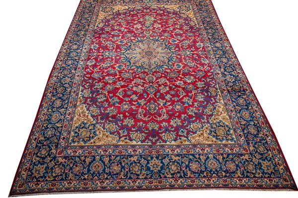 Lot 23 - PERSIAN ISFAHAN RUG