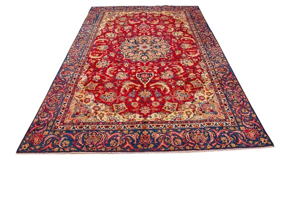 Lot 29 - PERSIAN ISFAHAN RUG