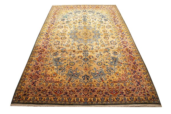 Lot 37 - PERSIAN ISFAHAN RUG