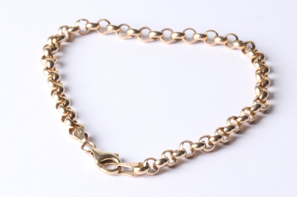 Lot 1015 - GOLD BRACELET