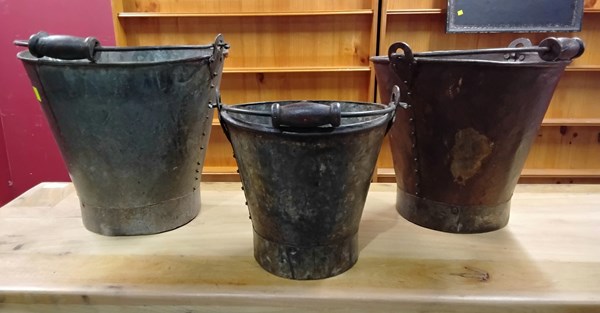 Lot 121 - BUCKETS