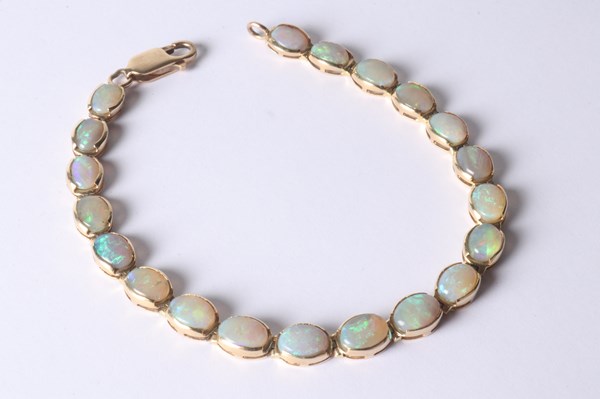 Lot 1016 - GOLD OPAL BRACELET