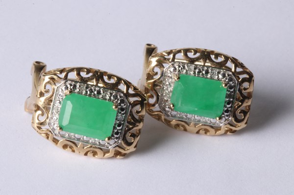 Lot 1060 - GOLD EMERALD EARRINGS