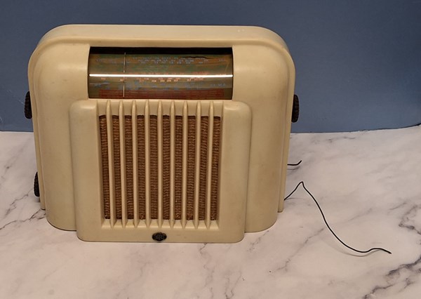 Lot 1319 - VINTAGE RADIO