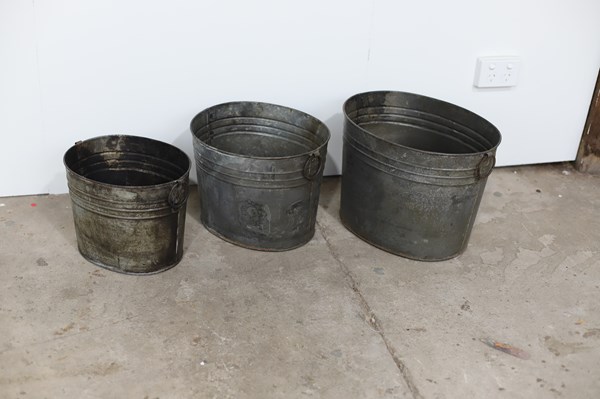 Lot 98 - IRON TUBS