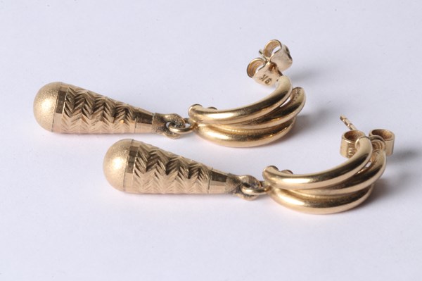 Lot 1059 - GOLD EARRINGS