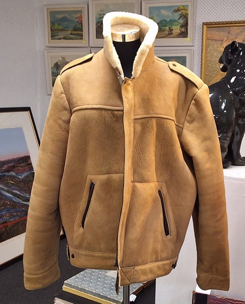 Lot 1385 - SHEEPSKIN JACKET