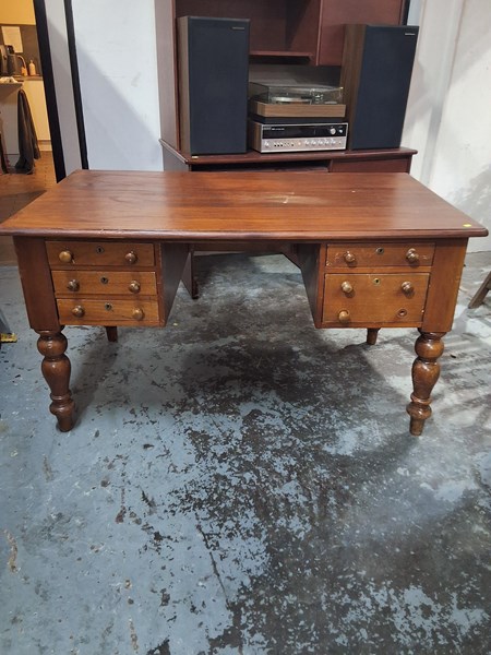 Lot 227 - DESK