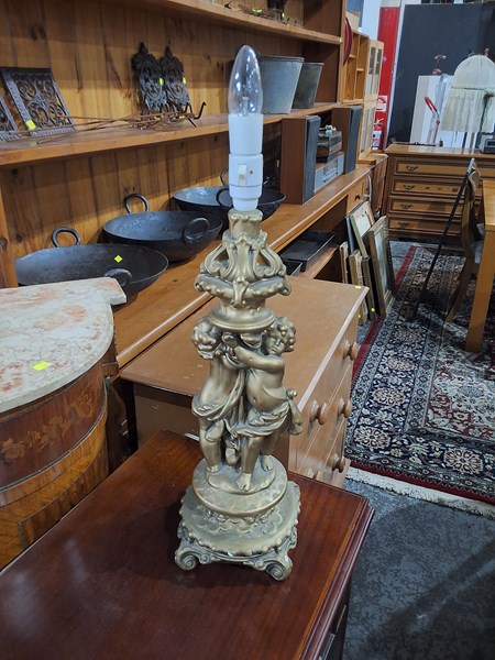 Lot 212 - TABLE LAMP