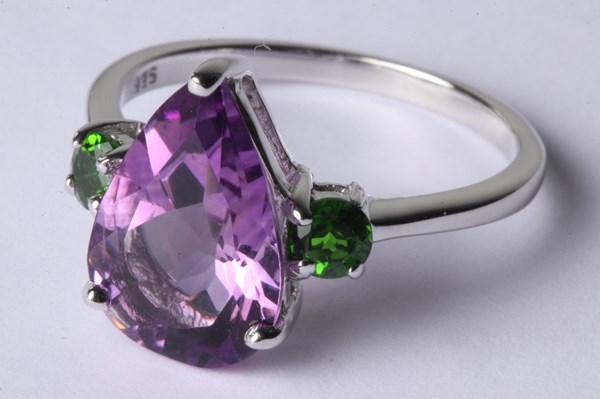 Lot 1043 - SILVER AMETHYST RING