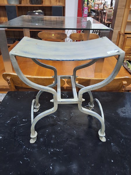 Lot 190 - STOOL