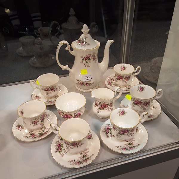 Lot 1231 - ROYAL ALBERT TEASET