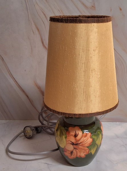 Lot 1182 - TABLE LAMP