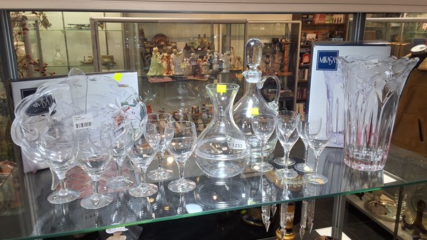 Lot 1232 - GLASS TABLEWARE